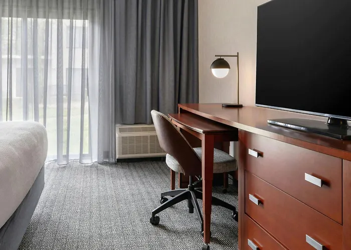 Courtyard By Marriott Pittsburgh Airport