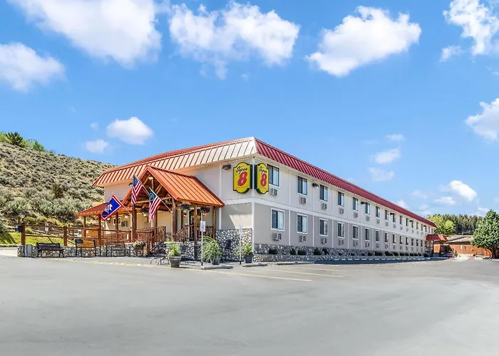 Super 8 By Wyndham Cody Hotel