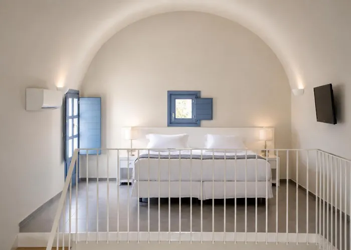 Acroterra Rosa Luxury Suites & Spa