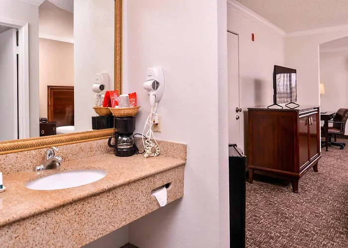 Quality Inn & Suites Beaumont