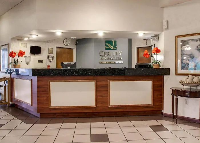 Quality Inn & Suites Clinton - Jackson West
