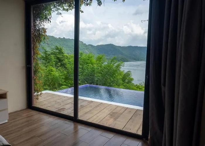 Cardedeu Coatepeque Hotel