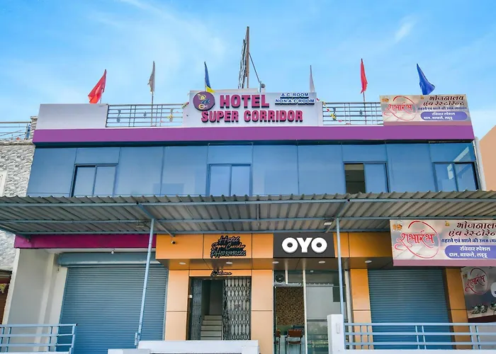 Hotel O Super Corridor