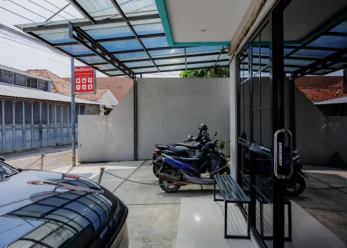 Reddoorz Plus @ La Asiana Guest House