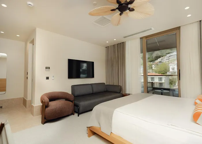 Infinity Hotel & More