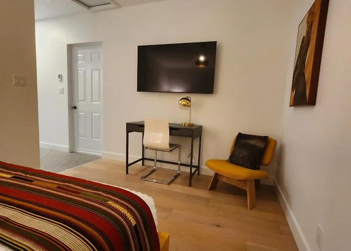 La Petite Auberge Sur Queen