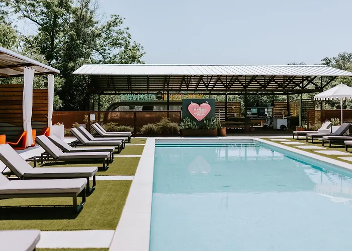 Melrose River Club Resort
