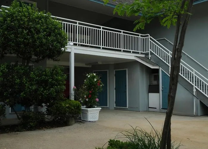 Cape Harbor Motor Inn