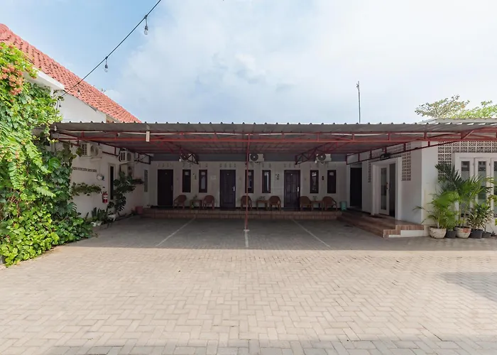 Reddoorz Syariah Near Ciledug Station