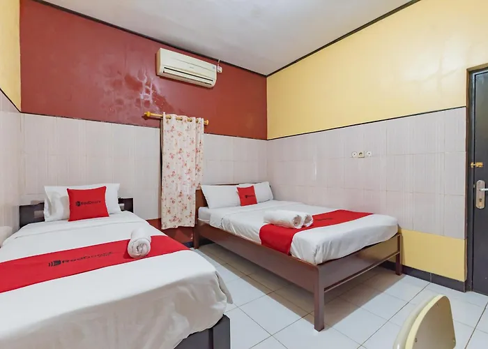 Reddoorz Syariah Near Ciledug Station