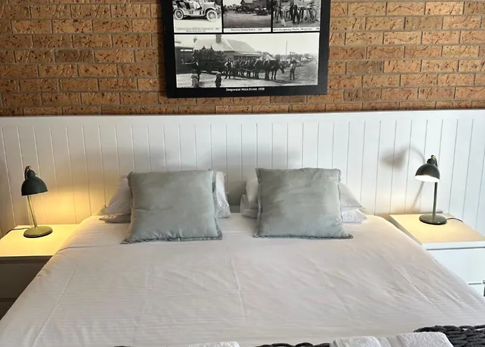 Deepwater Hotel