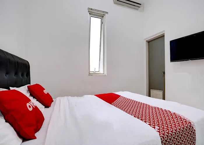 Oyo 92725 Regol Srimahi Residence