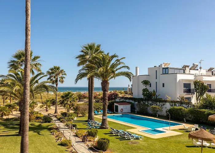 Praia Da Lota Beachfront Resort - Hotel & Apartments Manta Rota
