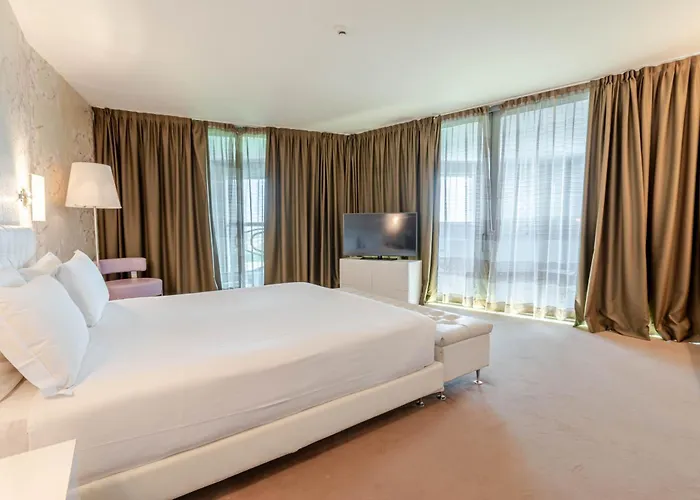 Hotel For You
