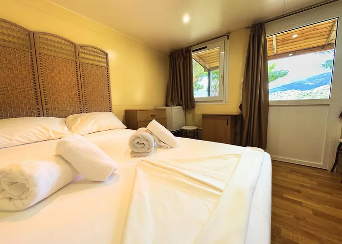 Chrissa Camping Rooms & Bungalows