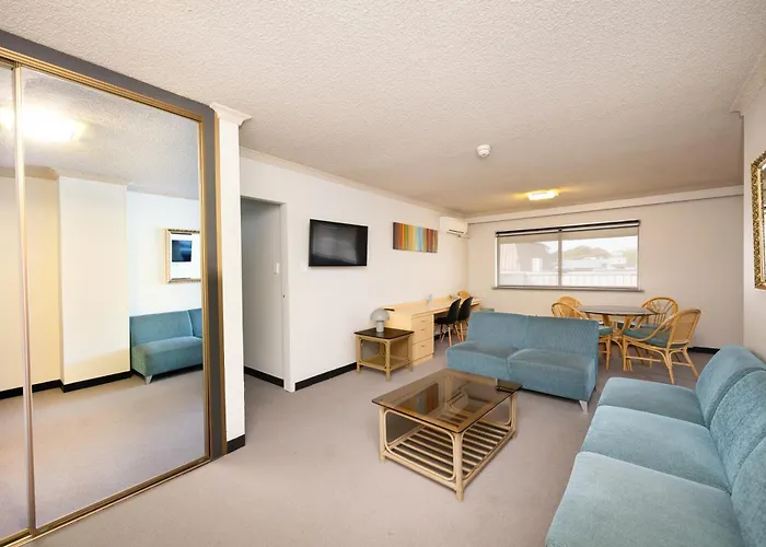 Belconnen Way Hotel & Serviced Apartments