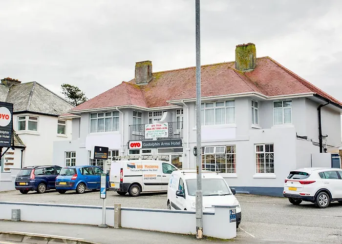 Oyo Godolphin Arms Hotel