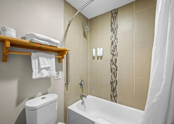 Econo Lodge Inn & Suites Santa Fe South