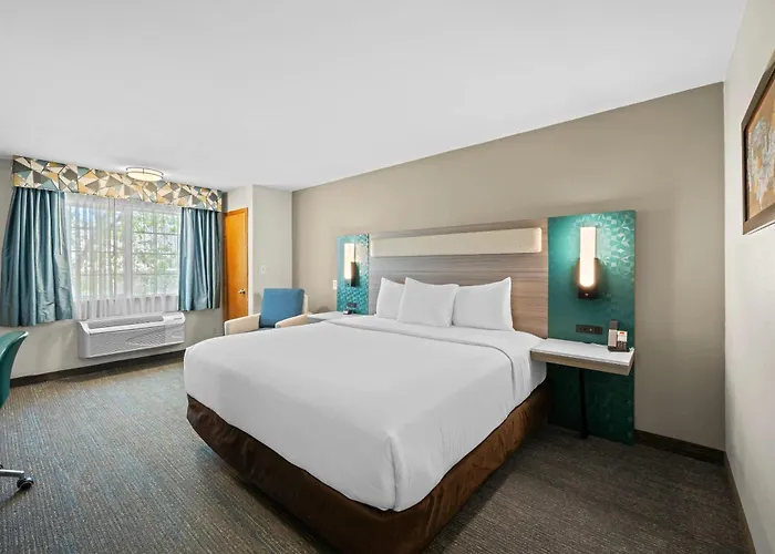 Econo Lodge Inn & Suites Santa Fe South