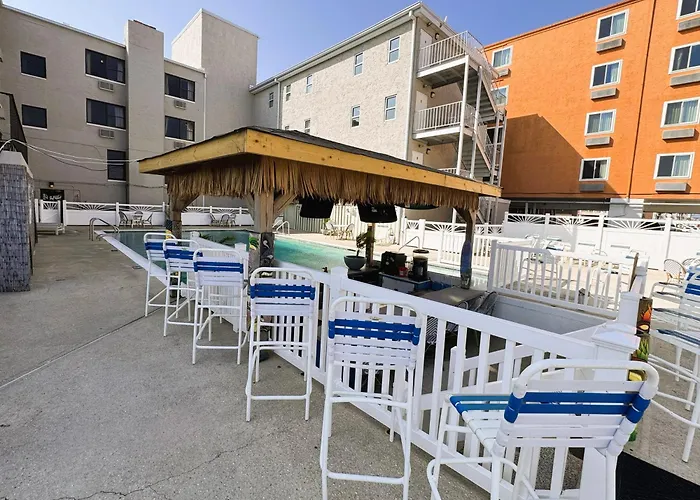 Oceanic Hotel & Barefoot Tiki Bar