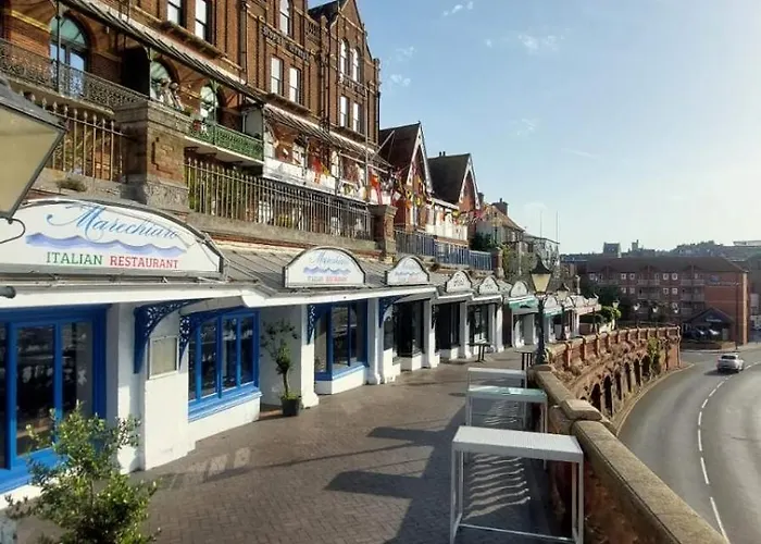Royal Temple Yacht Club, Bar & Hotel, Pet Friendly!