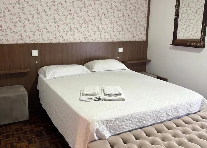 Hospedaria Gãstehaus Enzian Treze Tílias