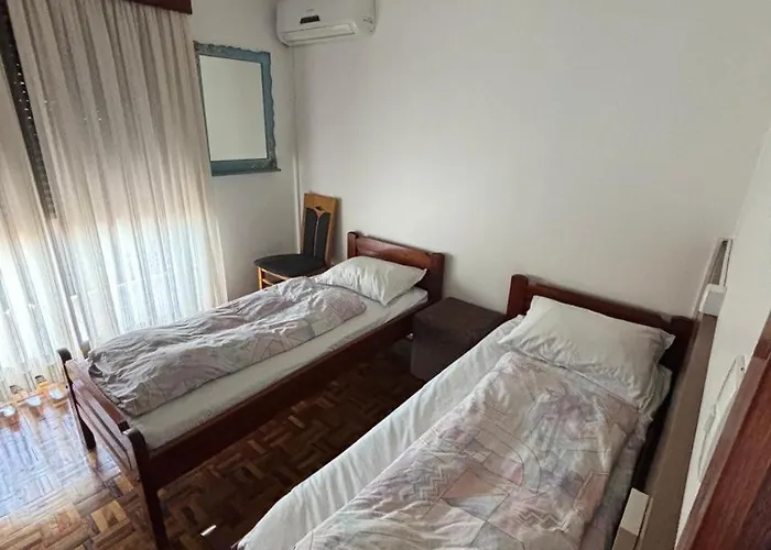 Hospedaria Gãstehaus Enzian Treze Tílias