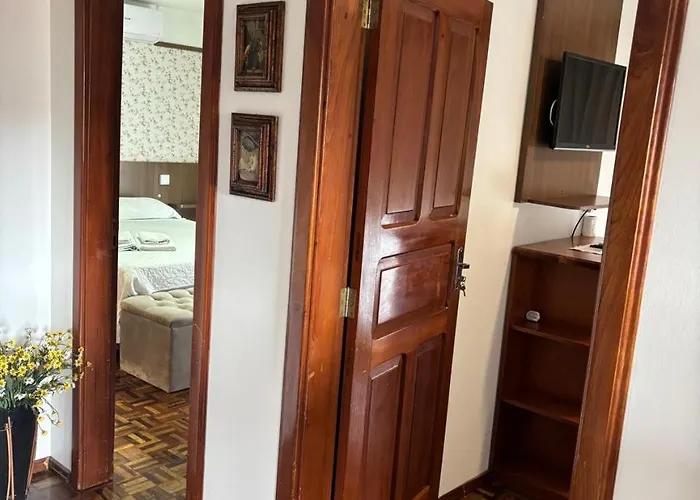 Hospedaria Gãstehaus Enzian Treze Tílias