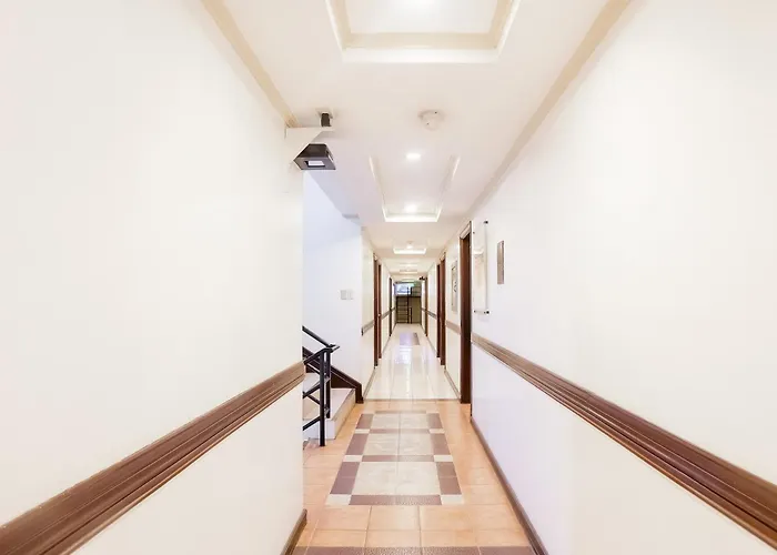 Super Oyo 406 Royale Parc Inn & Suites