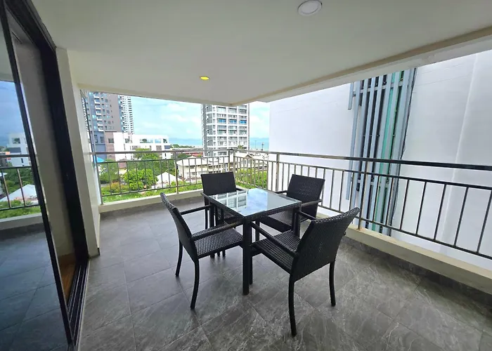 Golden Jomtien Beach Hotel