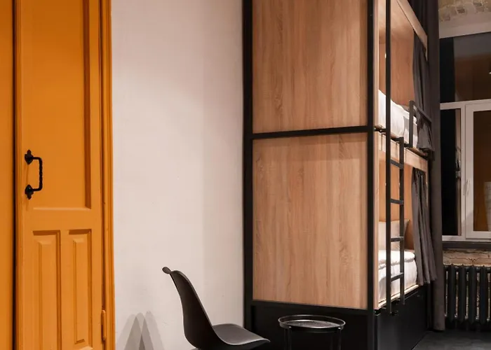 Globe Runner Rooms&Dorms