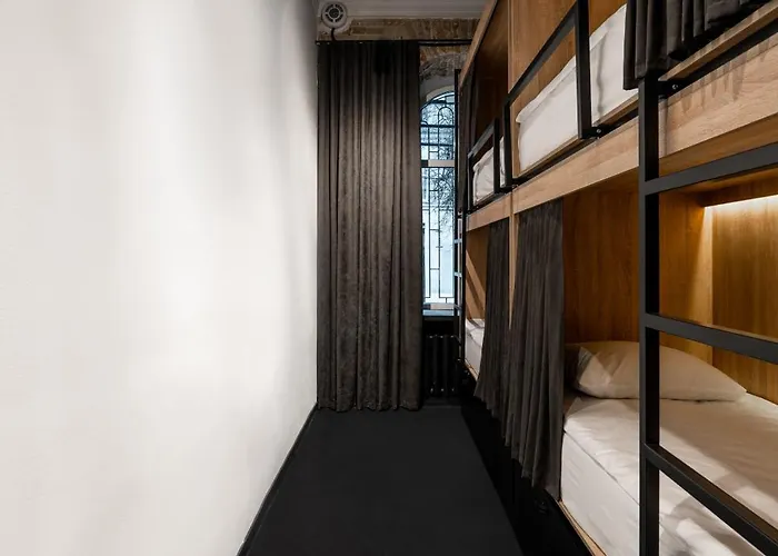 Globe Runner Rooms & Dorms