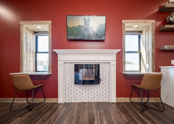 Walk Everywhere Fireplace Downtown Hideaway