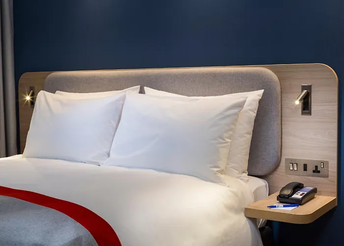 Holiday Inn Express Cambridge West - Cambourne By Ihg