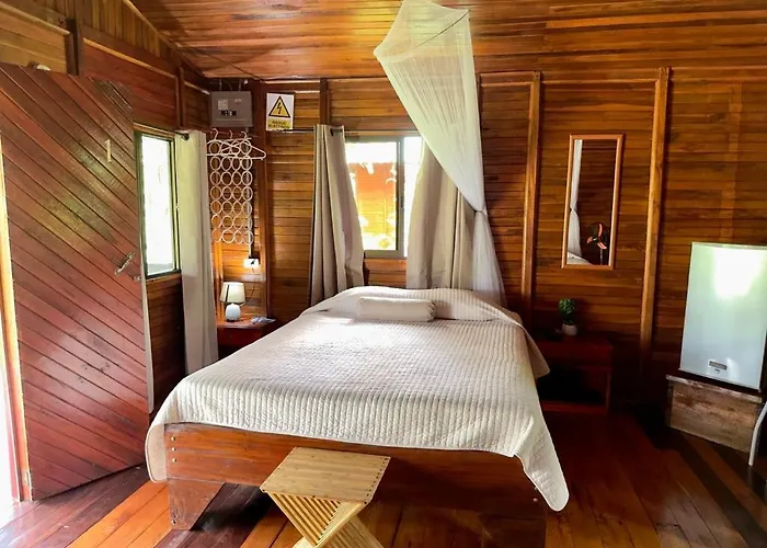 Cabanas Los Laguitos Rio Celeste
