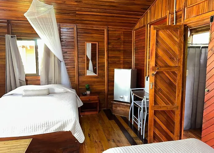 Cabanas Los Laguitos Rio Celeste