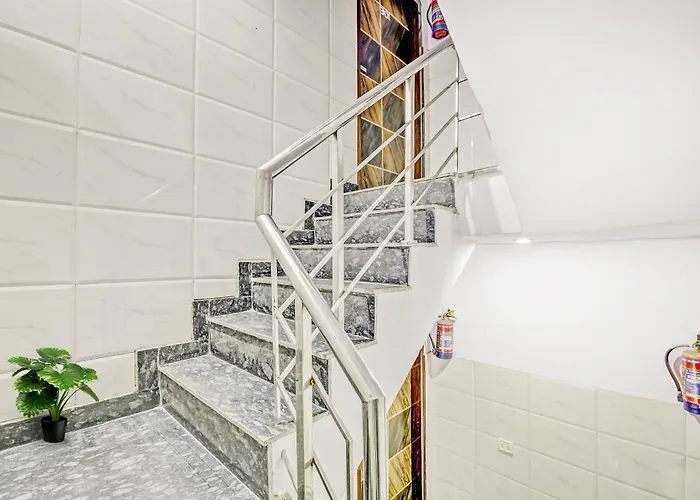 Hotel O New Singh