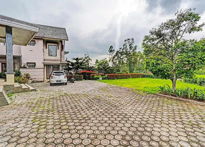 Oyo 92023 Singgasana Cipelah Syariah
