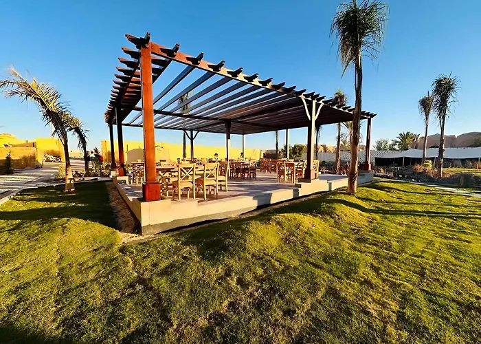 Azad Siwa Hotel