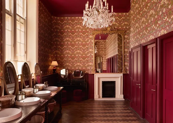 Dumbleton Hall