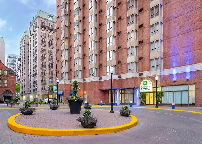 Holiday Inn Express Toronto Downtown By Ihg