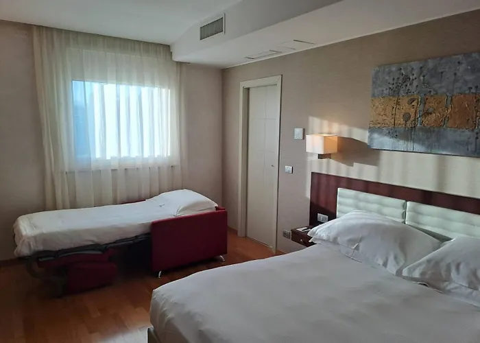 Breaking Business Hotel