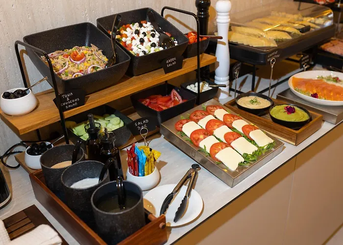 Hotel Vagabundo - Newly Renovated, 100M From Beach, Pool & Breakfast Trogir