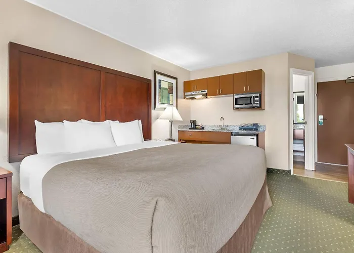 Quality Inn & Suites Clackamas - Portland