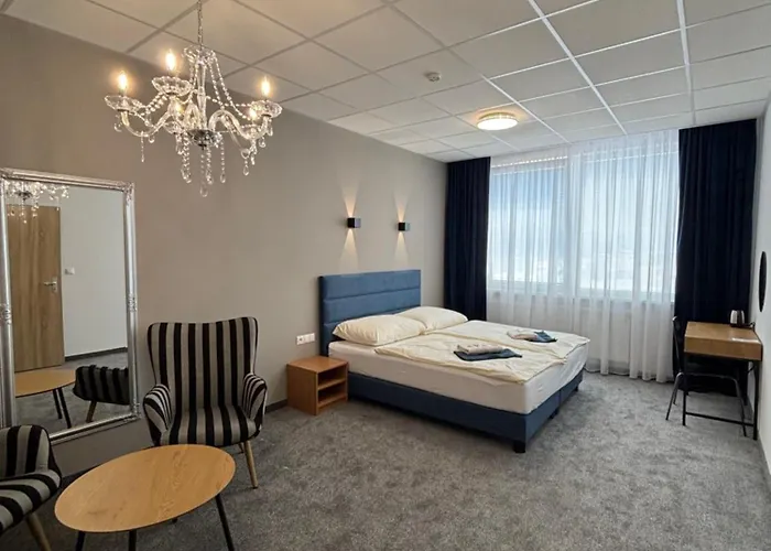 City Hotel B&B, Reception 24 7, 800M Od-From R1, Free Parking