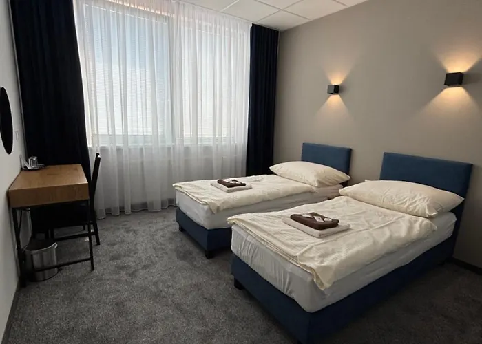 City Hotel B&B, Reception 24 7, 800M Od-From R1, Free Parking