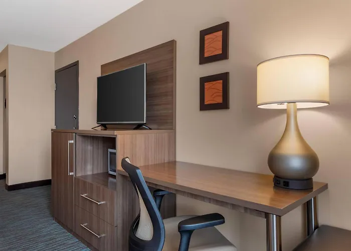 Comfort Inn & Suites Calgary Airport - North