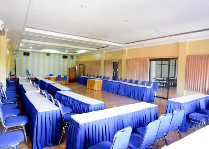 Reddoorz Plus Near Stadion Wijaya Kusuma