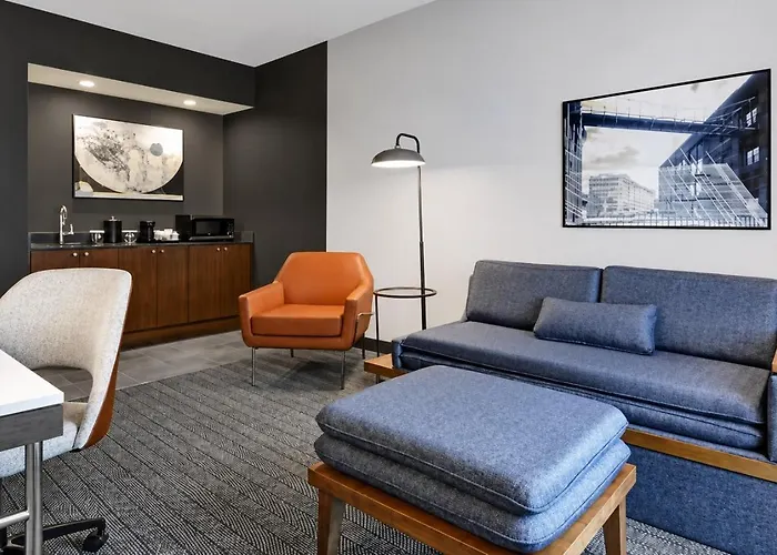 Courtyard By Marriott Hamilton