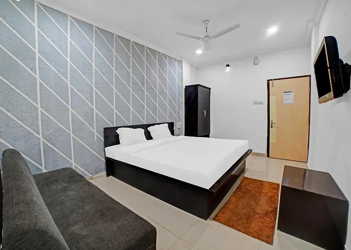 Capital O Convivial Hotel Amit Regency